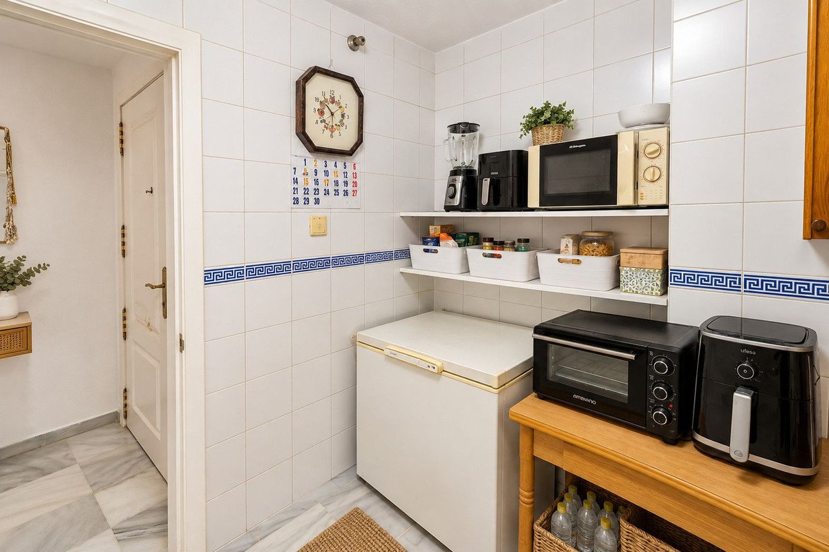 3 Bed Middle Floor Apartment in Nueva Andalucía