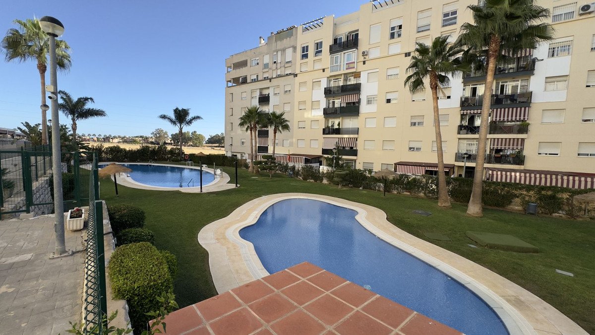 3 Bed Middle Floor Apartment in Nueva Andalucía
