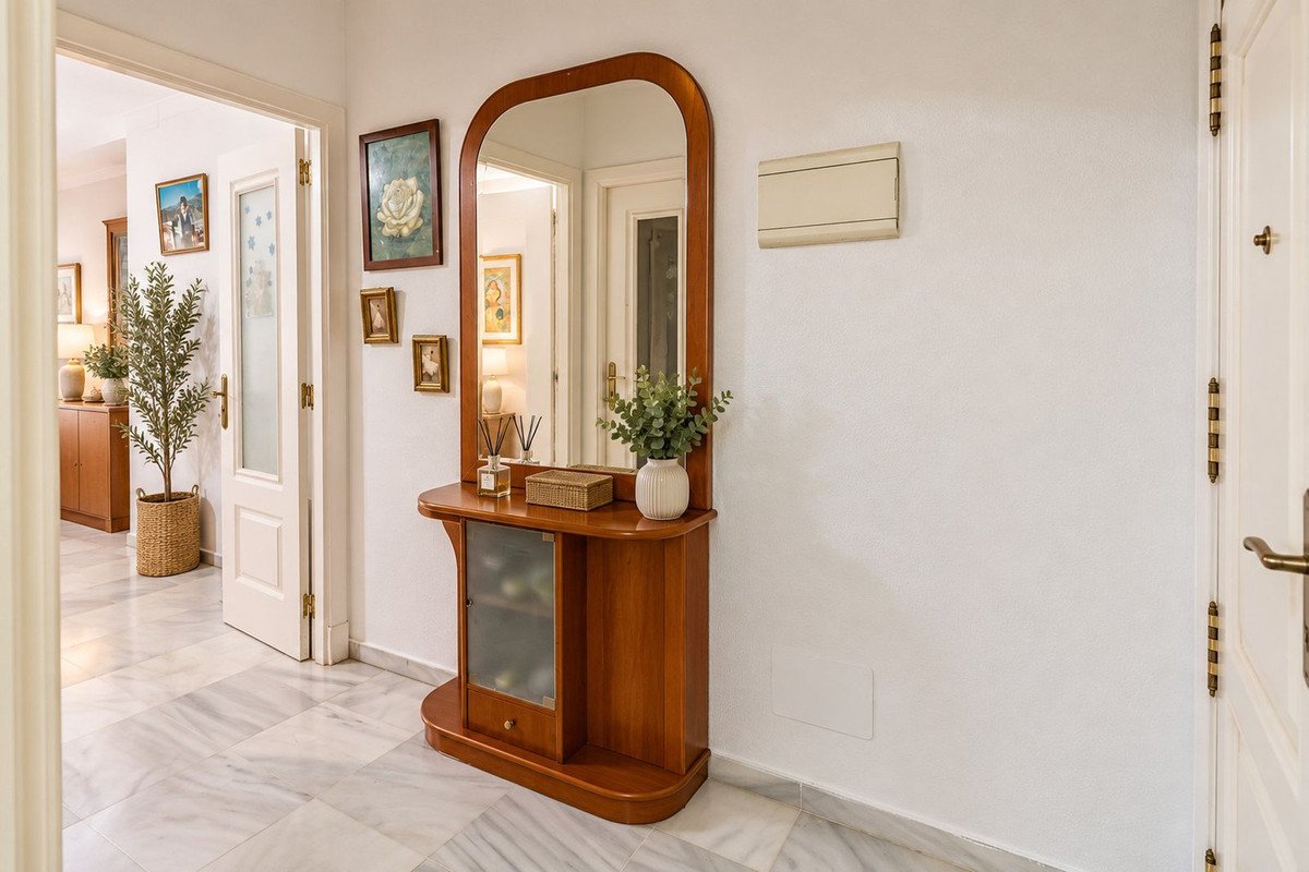3 Bed Middle Floor Apartment in Nueva Andalucía