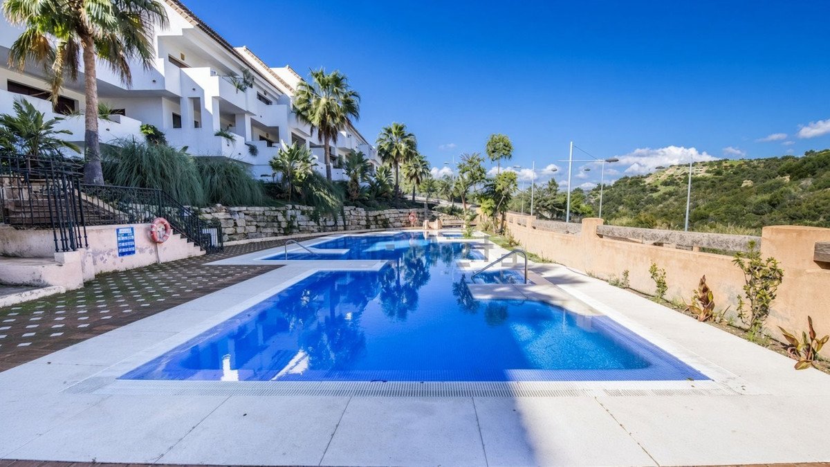 2 Bed Penthouse in La Duquesa