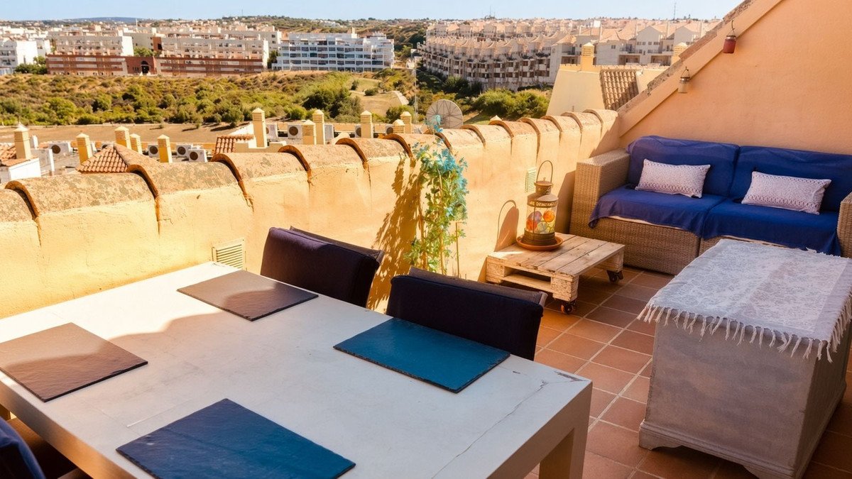 2 Bed Penthouse in La Duquesa