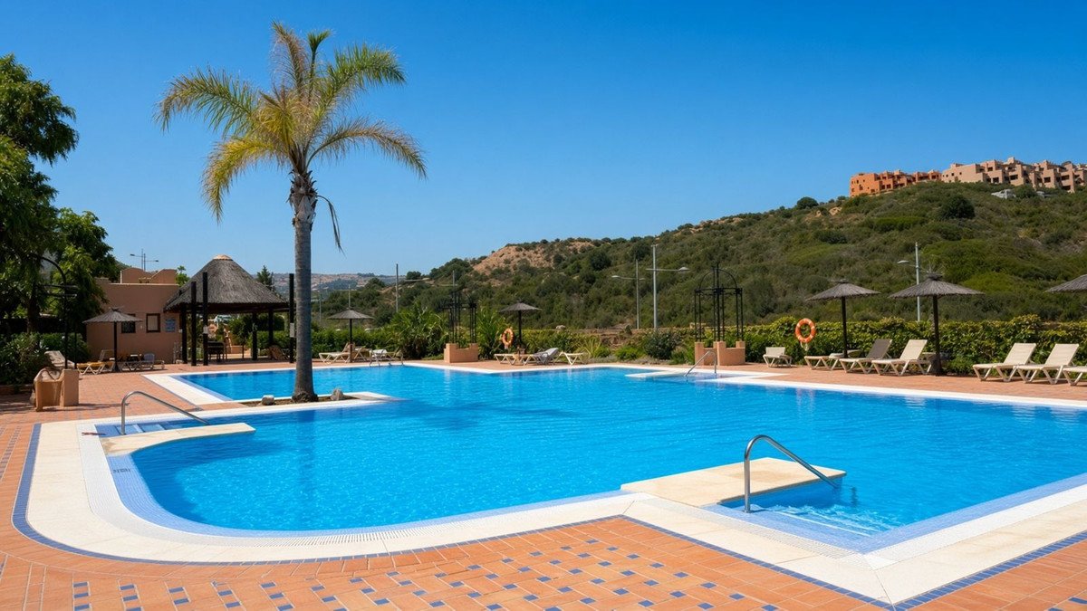2 Bed Penthouse in La Duquesa