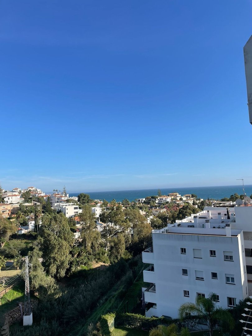 3 Bed Middle Floor Apartment in Miraflores