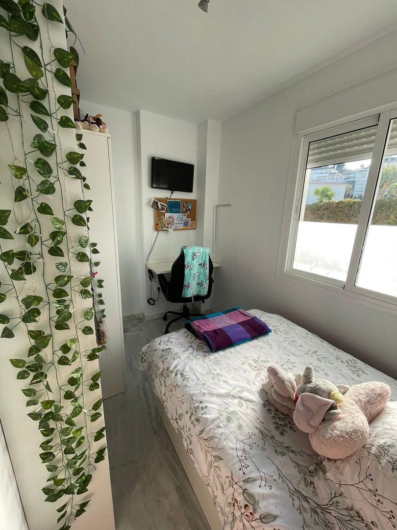 3 Bed Middle Floor Apartment in Miraflores