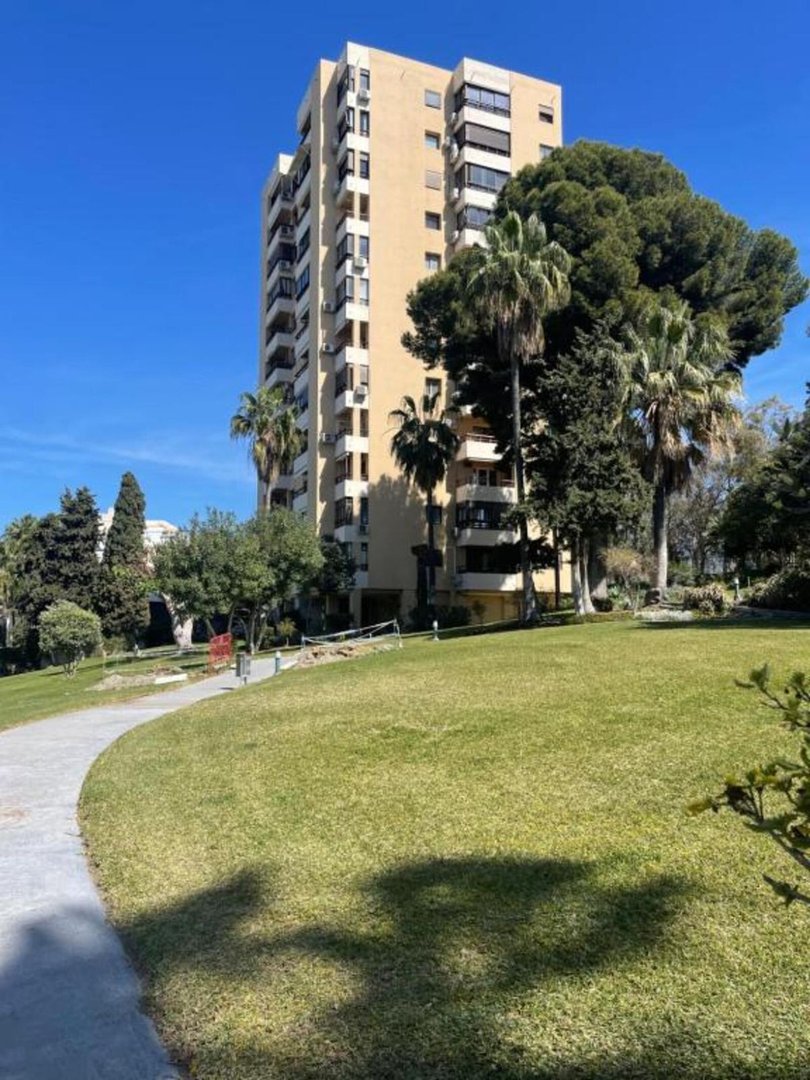 2 Bed Middle Floor Apartment in Nueva Andalucía