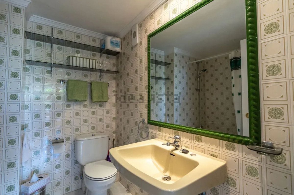 2 Bed Middle Floor Apartment in Nueva Andalucía