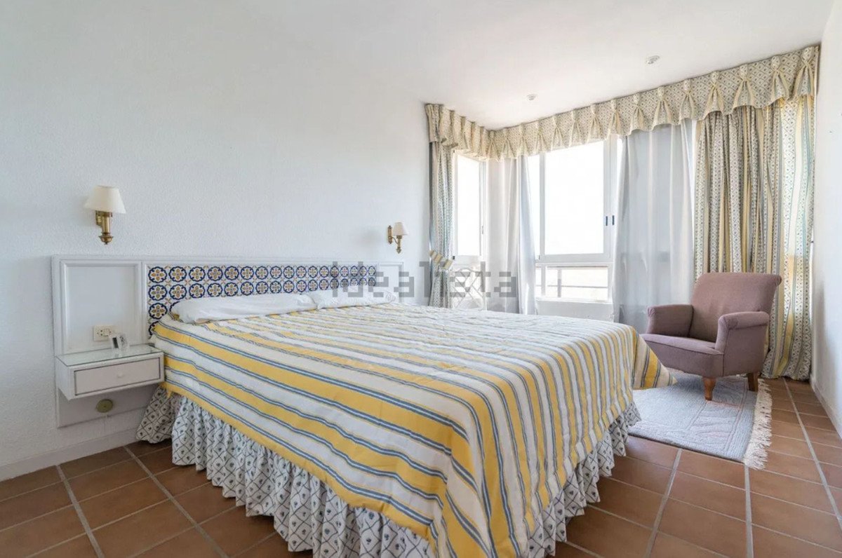 2 Bed Middle Floor Apartment in Nueva Andalucía