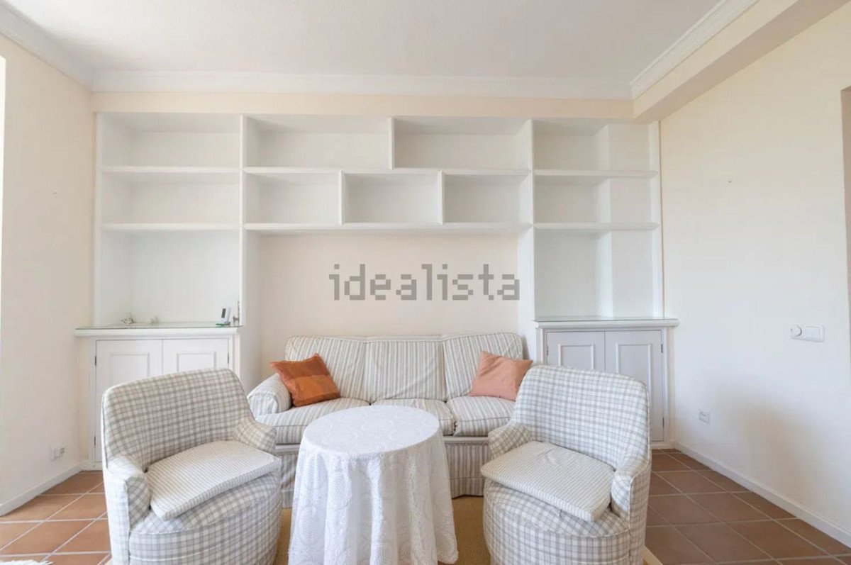 2 Bed Middle Floor Apartment in Nueva Andalucía