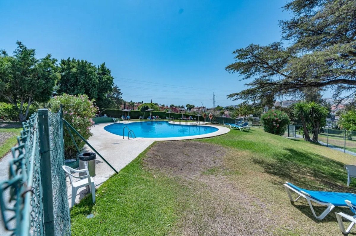 2 Bed Middle Floor Apartment in Nueva Andalucía