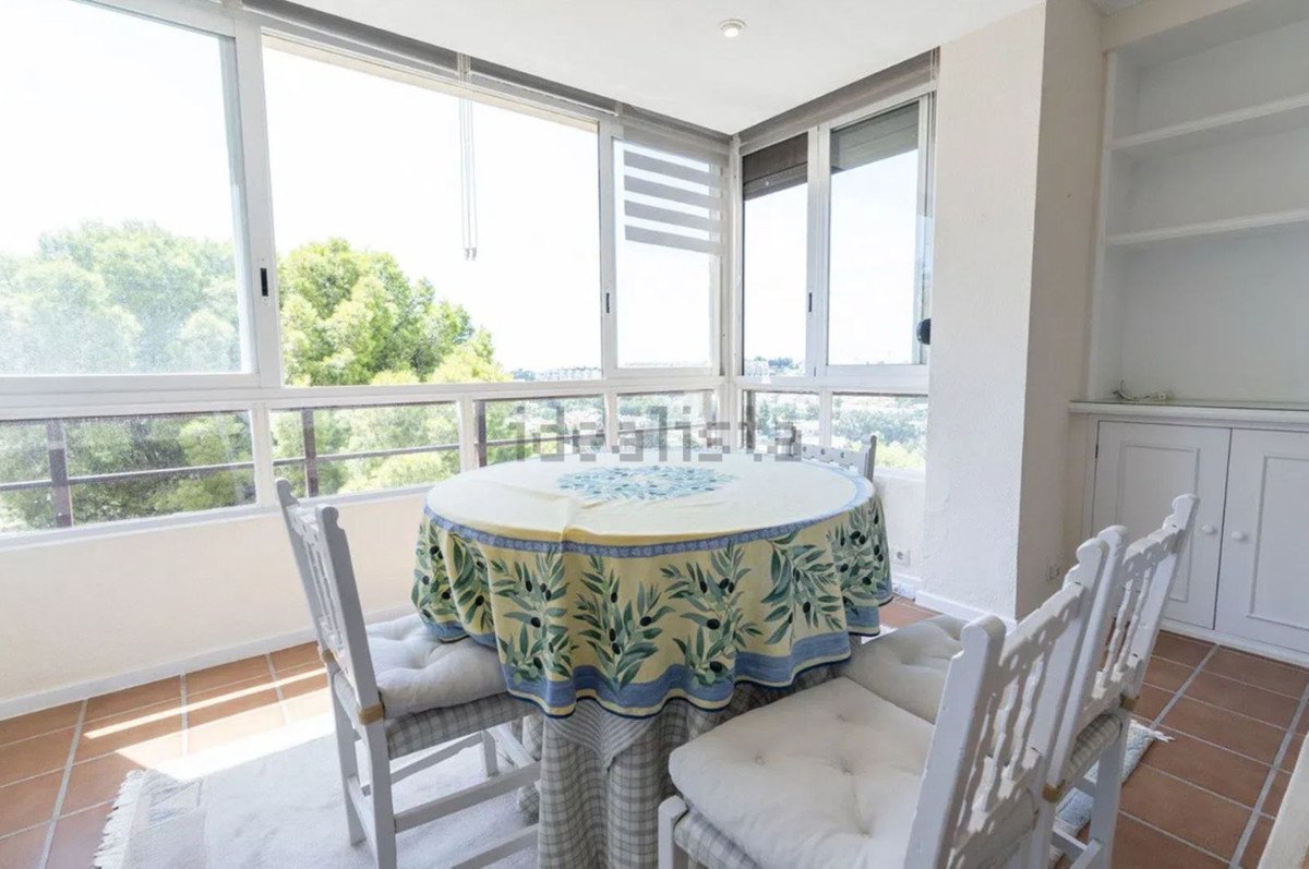 2 Bed Middle Floor Apartment in Nueva Andalucía