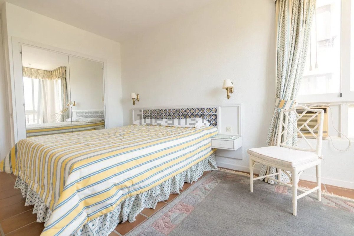 2 Bed Middle Floor Apartment in Nueva Andalucía