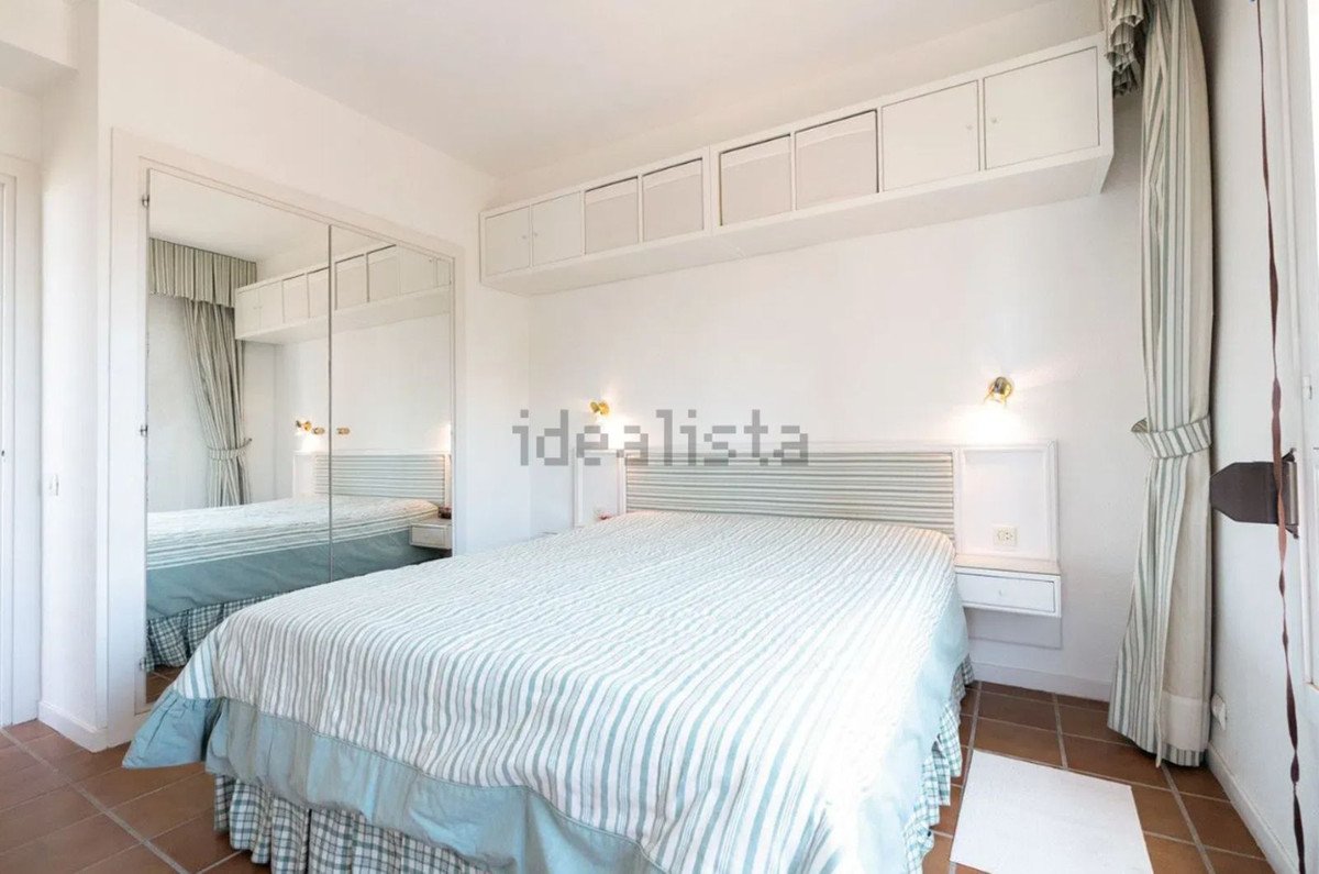 2 Bed Middle Floor Apartment in Nueva Andalucía