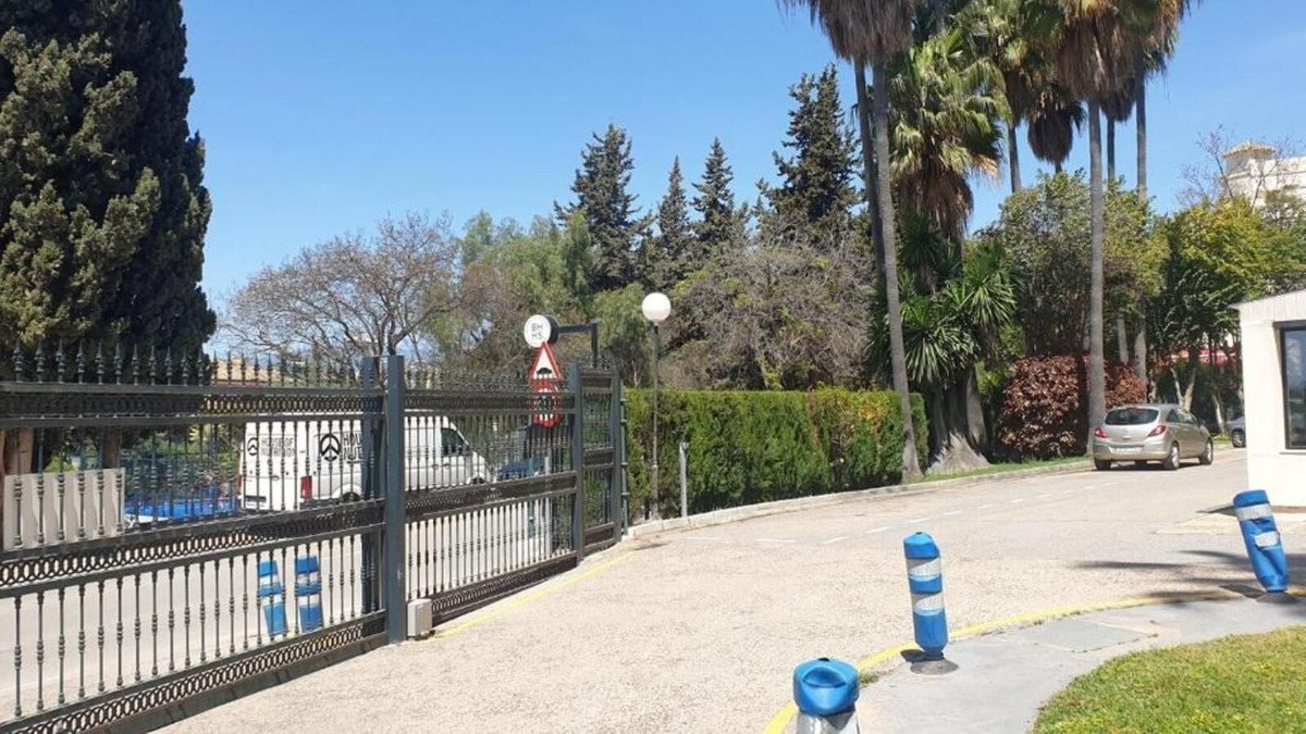 2 Bed Middle Floor Apartment in Nueva Andalucía