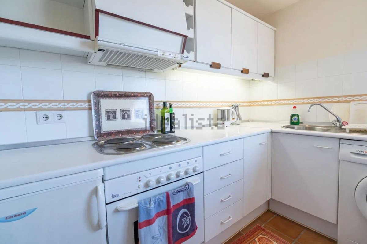 2 Bed Middle Floor Apartment in Nueva Andalucía