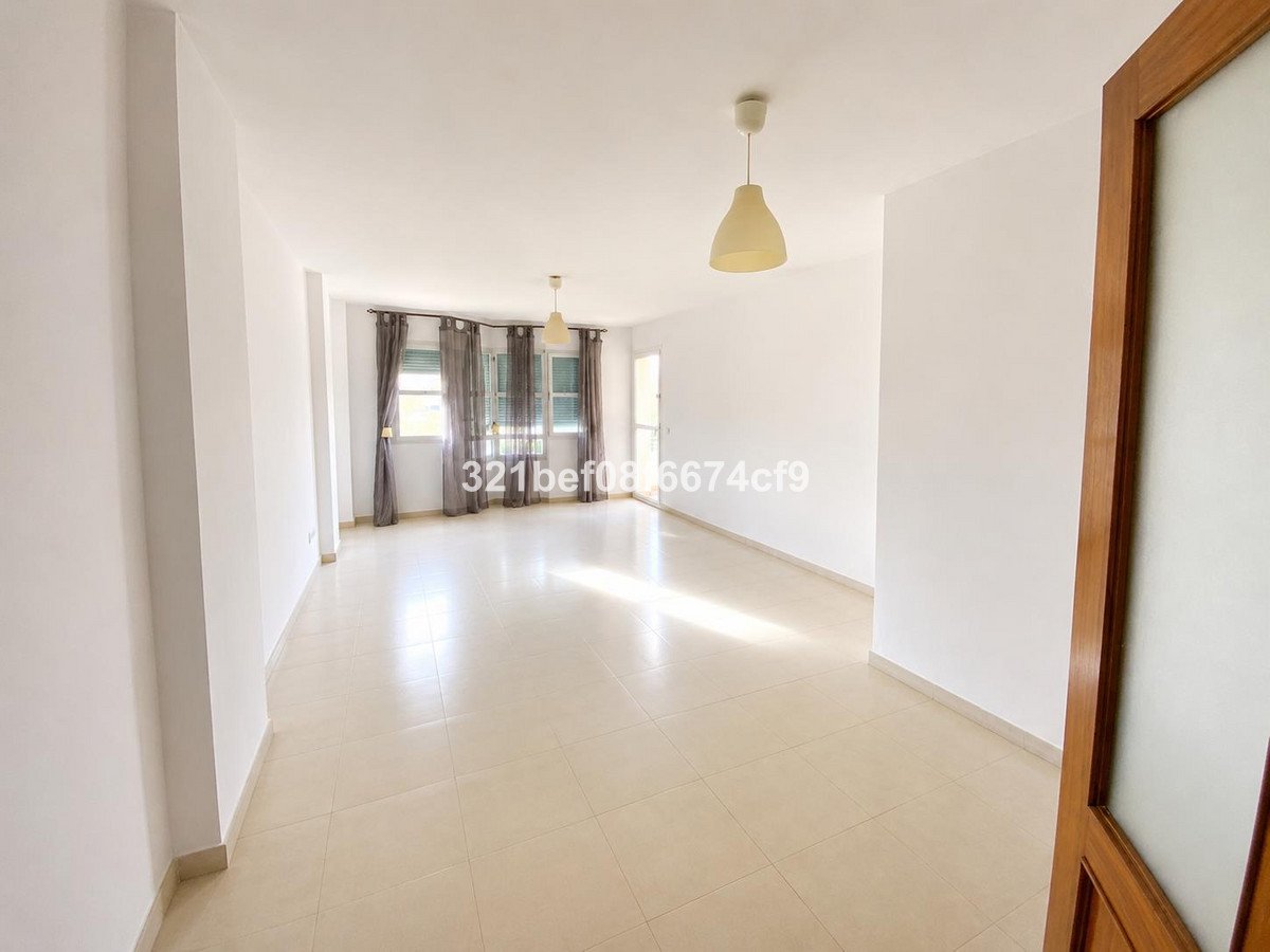 4 Bed Ground Floor Apartment in Teatinos