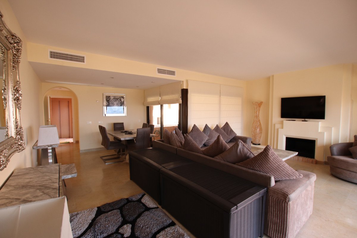 3 Bed Penthouse in La Duquesa