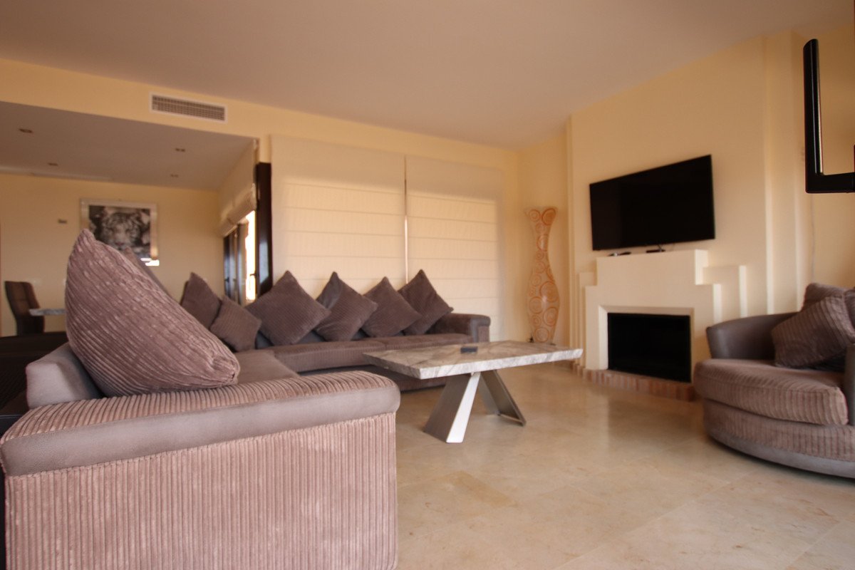 3 Bed Penthouse in La Duquesa