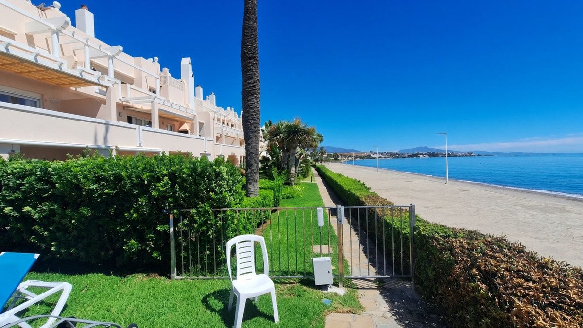 2 Bed Middle Floor Apartment in Estepona