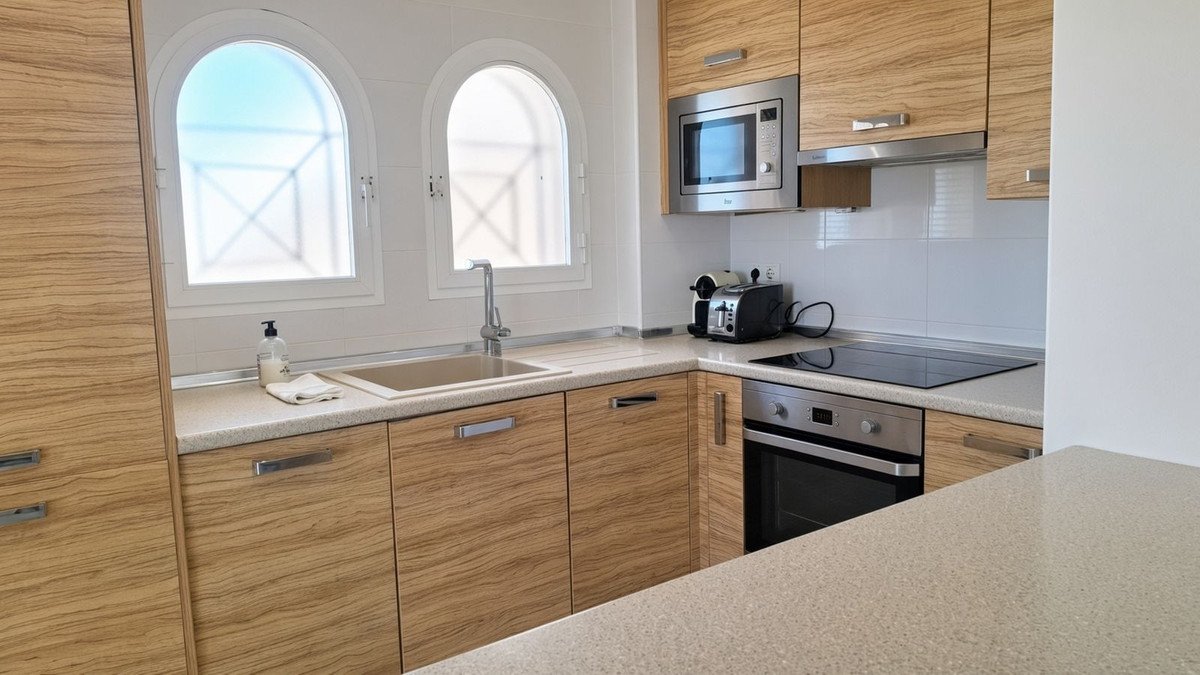 2 Bed Middle Floor Apartment in Estepona