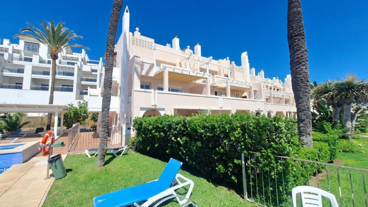 2 Bed Middle Floor Apartment in Estepona