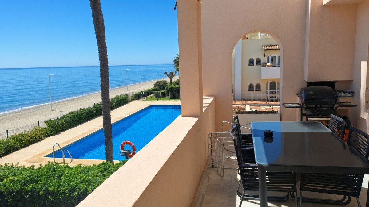 2 Bed Middle Floor Apartment in Estepona