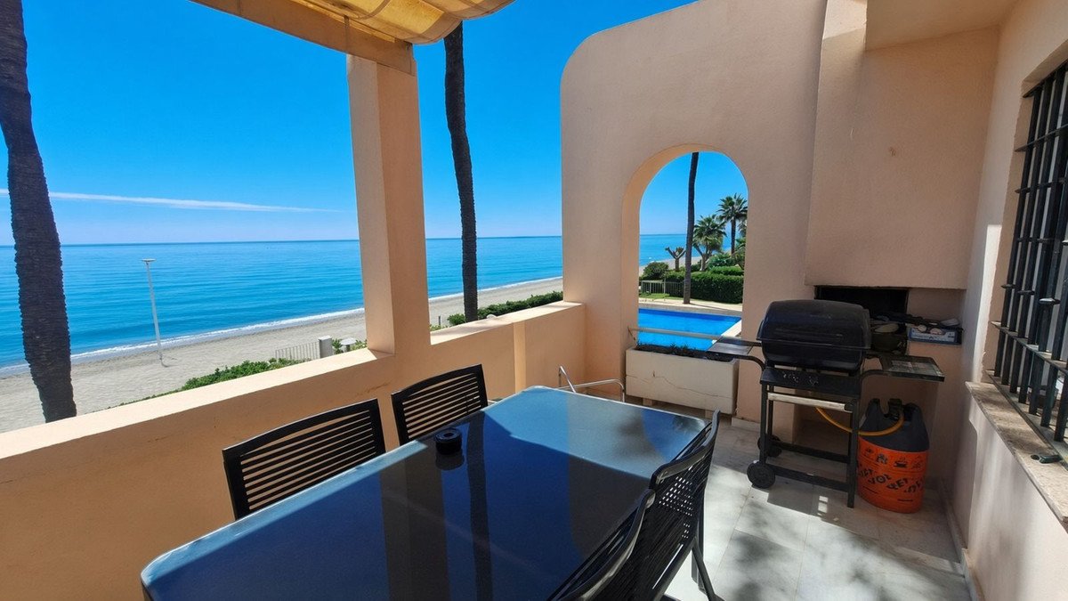 2 Bed Middle Floor Apartment in Estepona