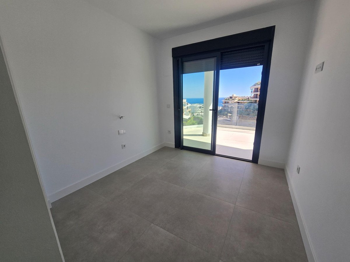 2 Bed Middle Floor Apartment in Fuengirola