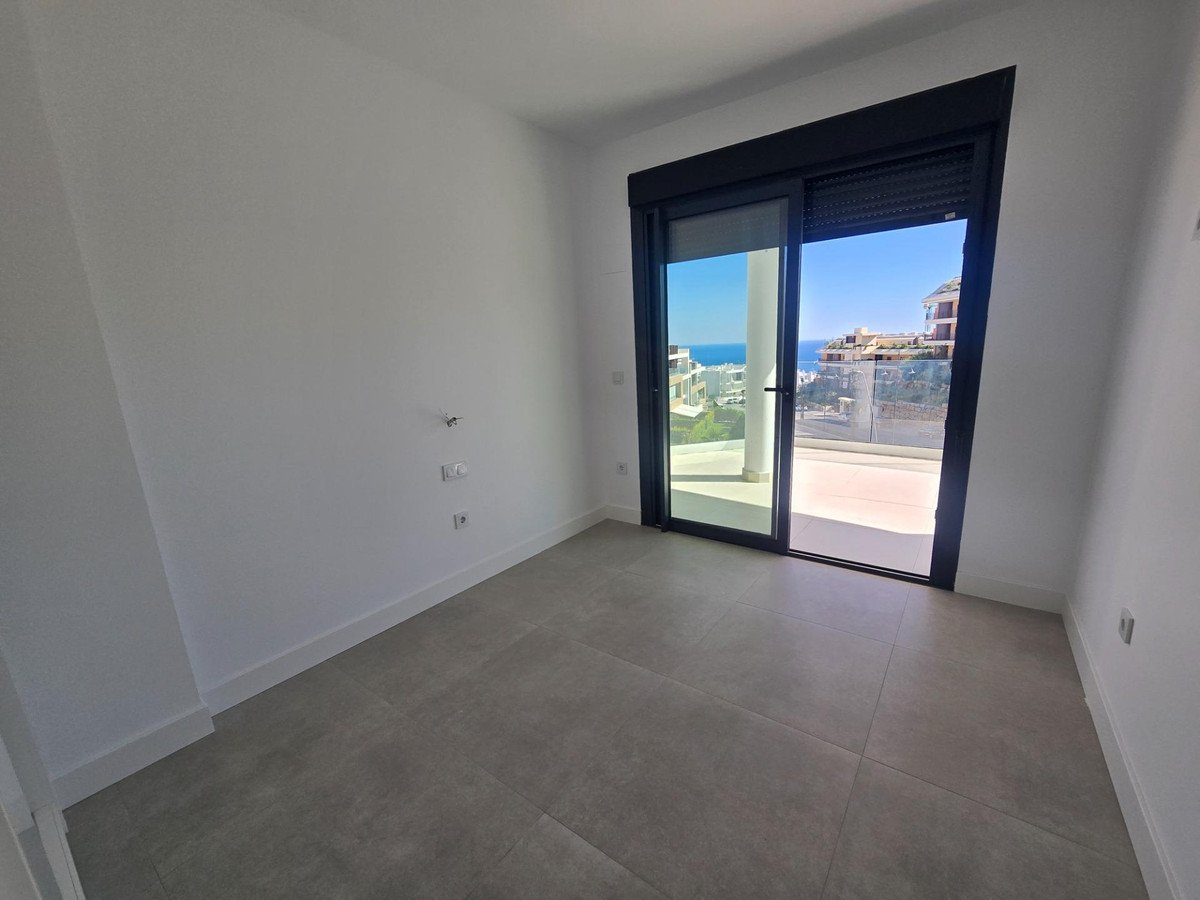 2 Bed Middle Floor Apartment in Fuengirola