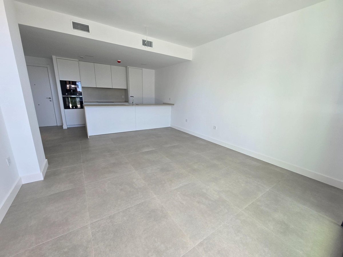 2 Bed Middle Floor Apartment in Fuengirola