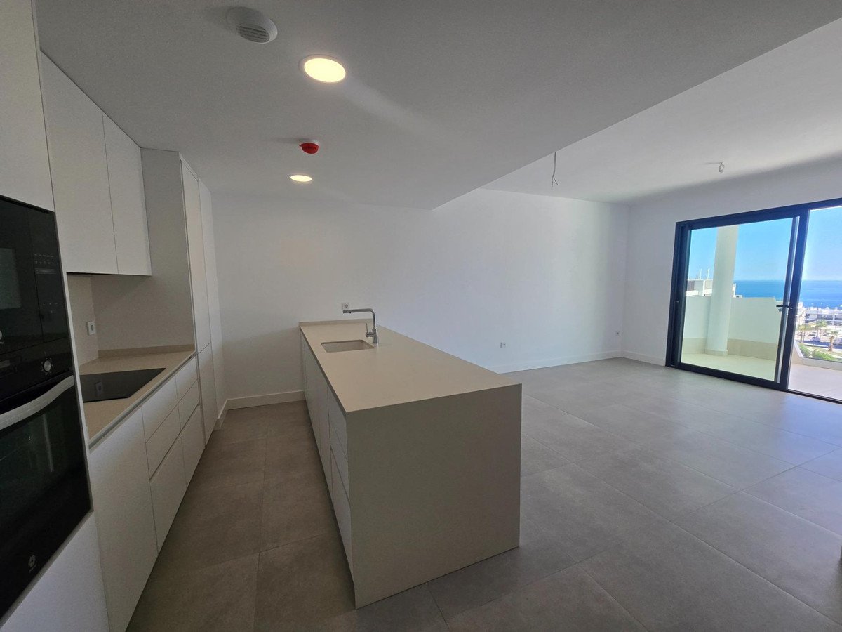 2 Bed Middle Floor Apartment in Fuengirola