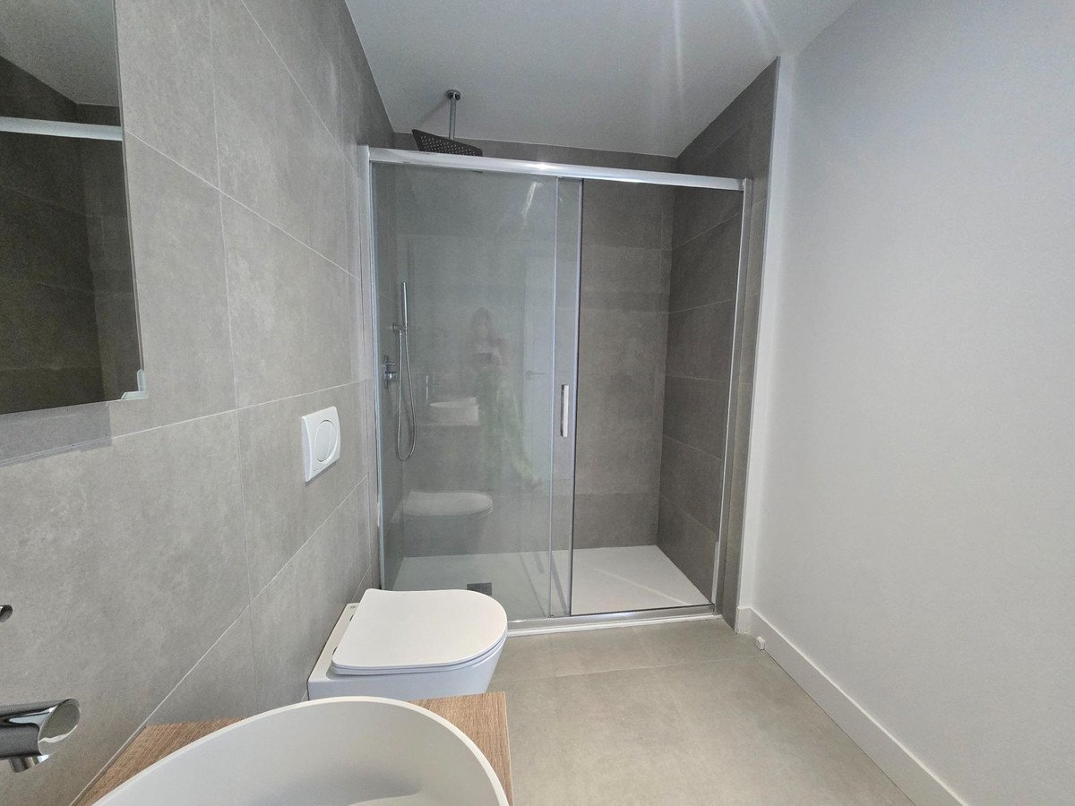 2 Bed Middle Floor Apartment in Fuengirola