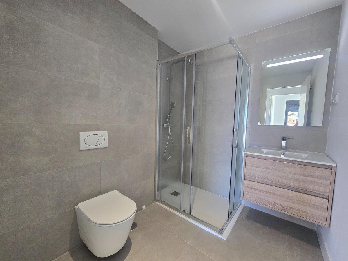 2 Bed Middle Floor Apartment in Fuengirola