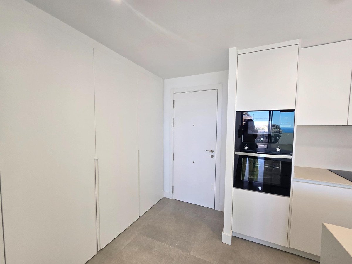 2 Bed Middle Floor Apartment in Fuengirola