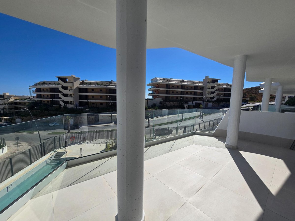 2 Bed Middle Floor Apartment in Fuengirola