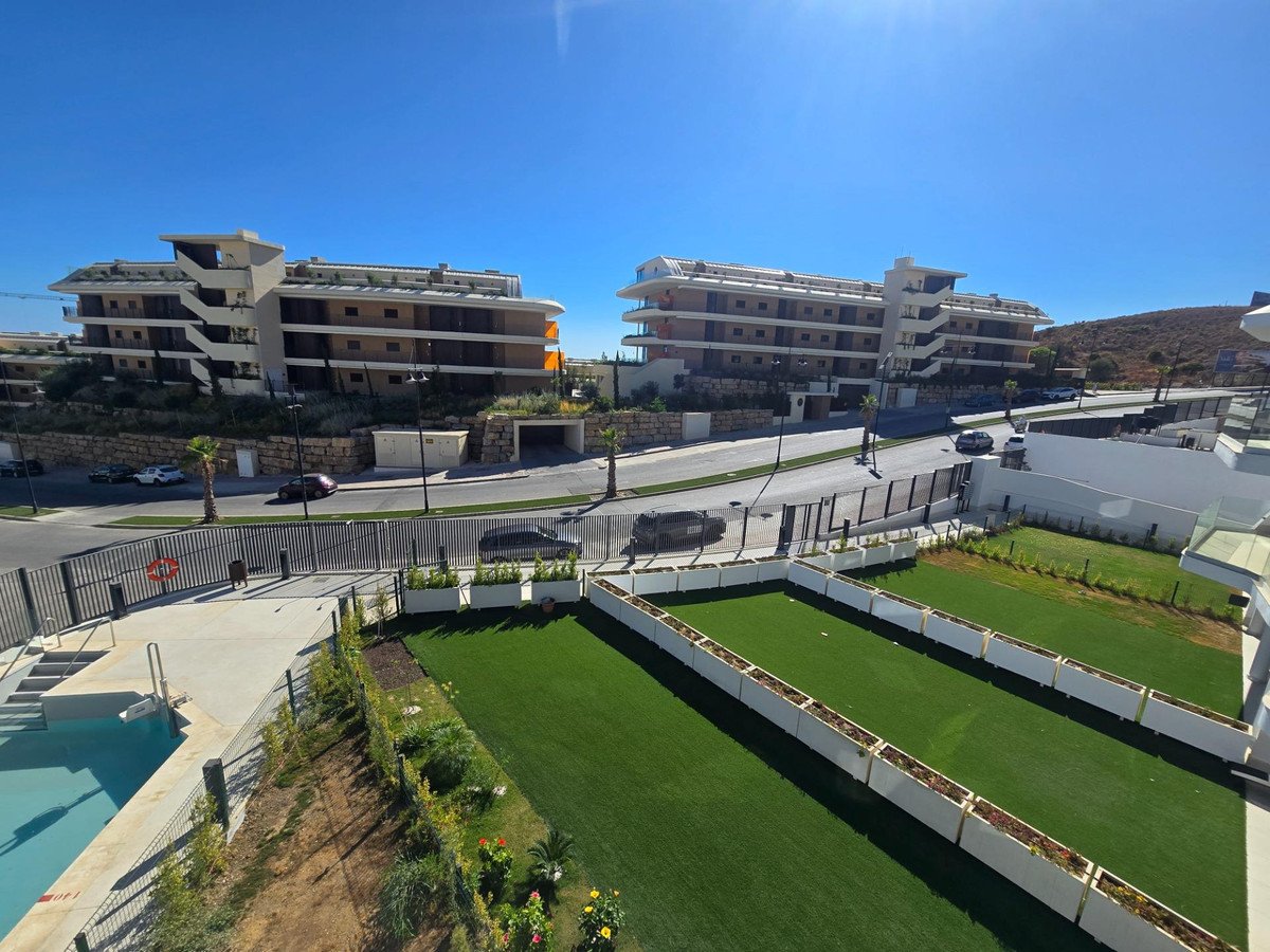 2 Bed Middle Floor Apartment in Fuengirola