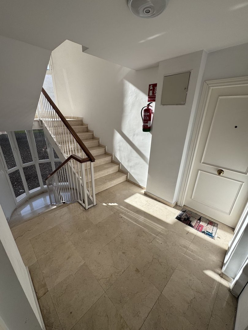 4 Bed Middle Floor Apartment in Estepona