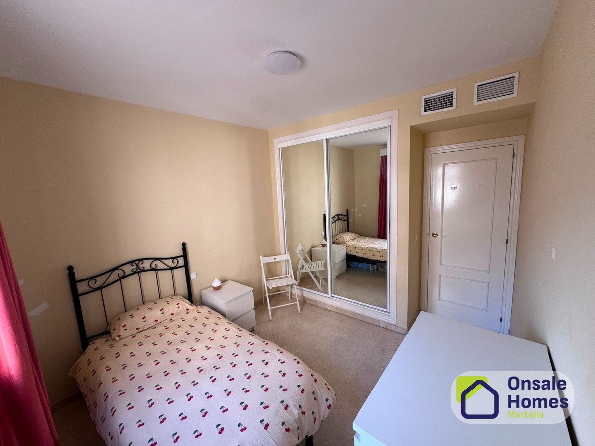 4 Bed Middle Floor Apartment in Estepona