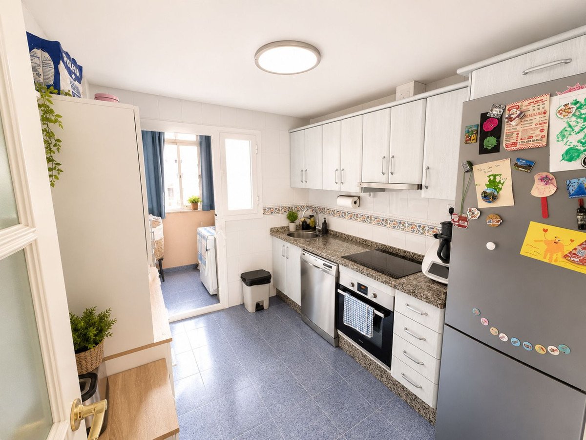4 Bed Middle Floor Apartment in Estepona