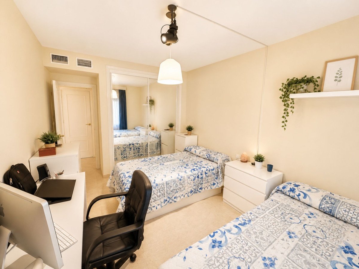 4 Bed Middle Floor Apartment in Estepona