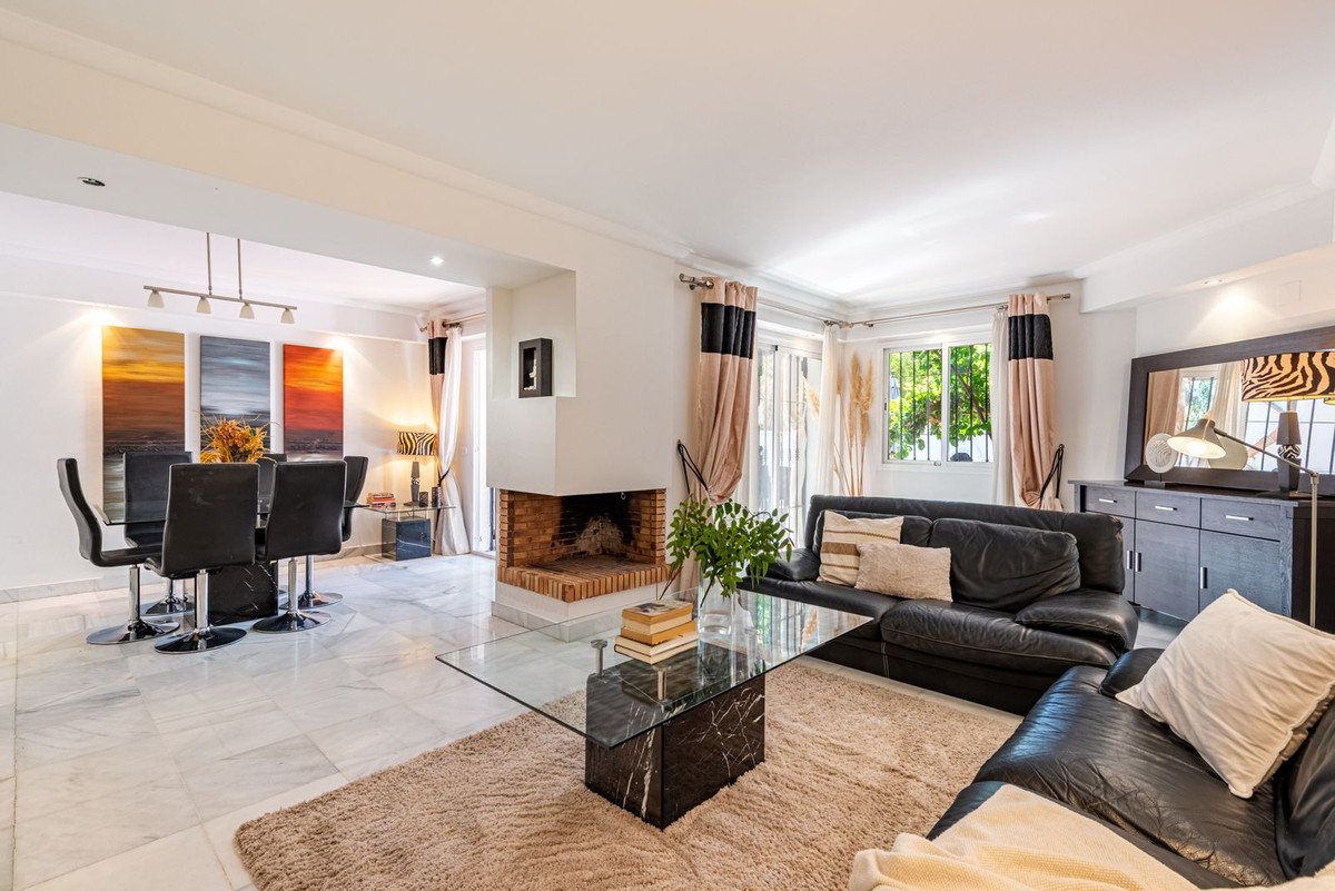 4 Bed Townhouse in Nueva Andalucía