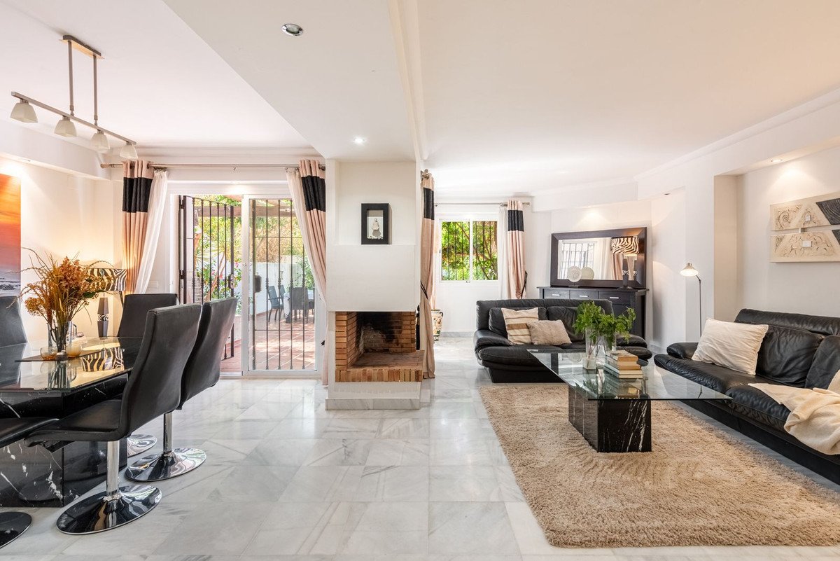 4 Bed Townhouse in Nueva Andalucía