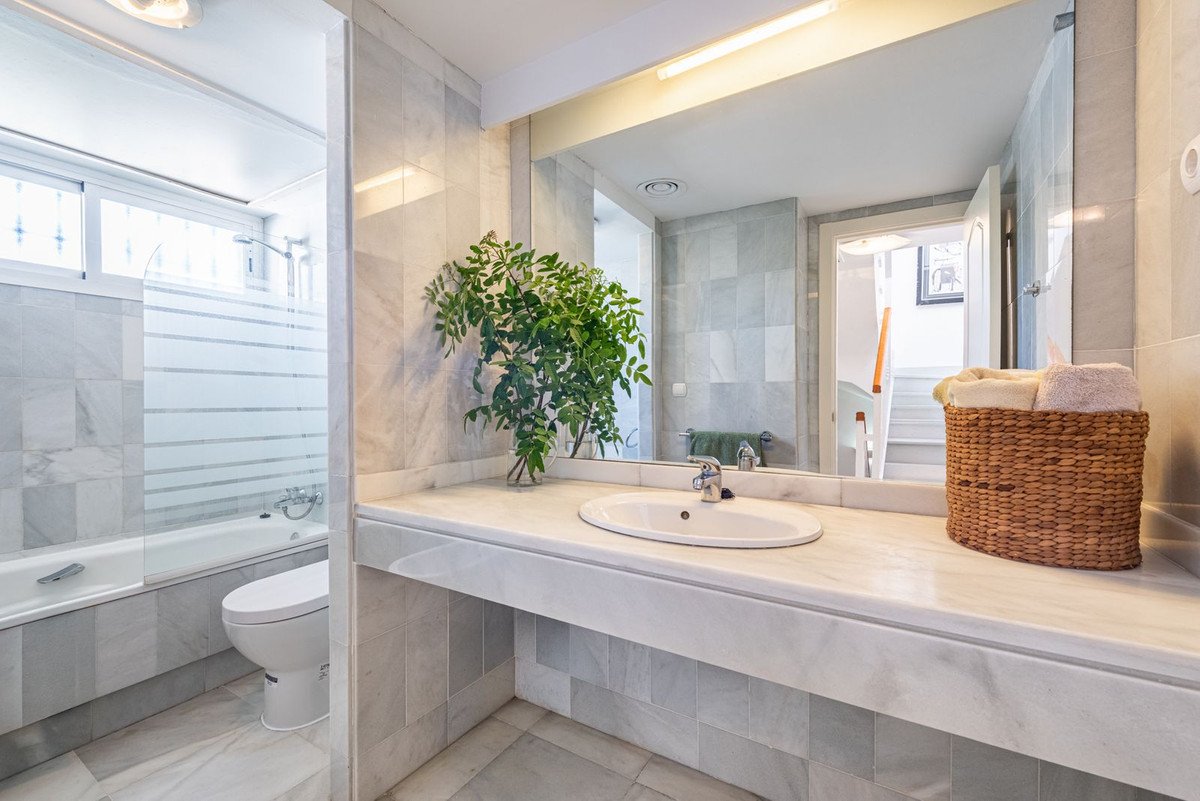 4 Bed Townhouse in Nueva Andalucía