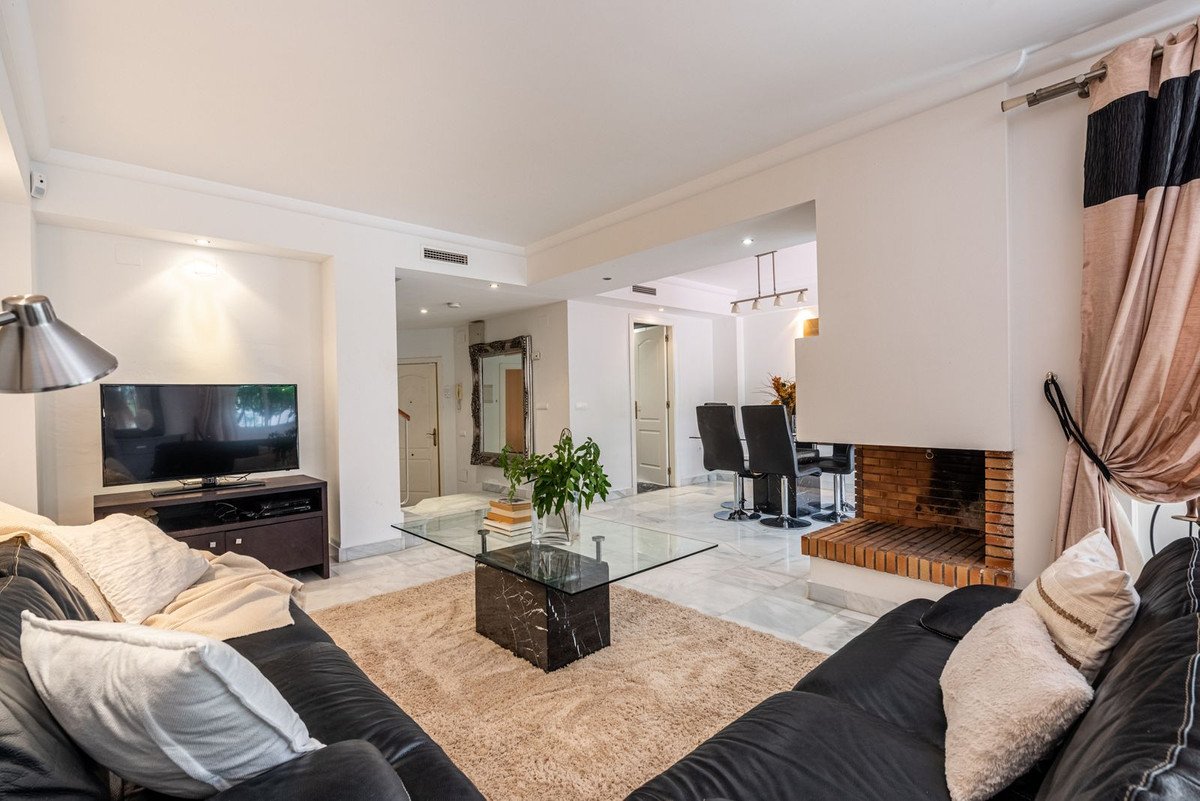 4 Bed Townhouse in Nueva Andalucía