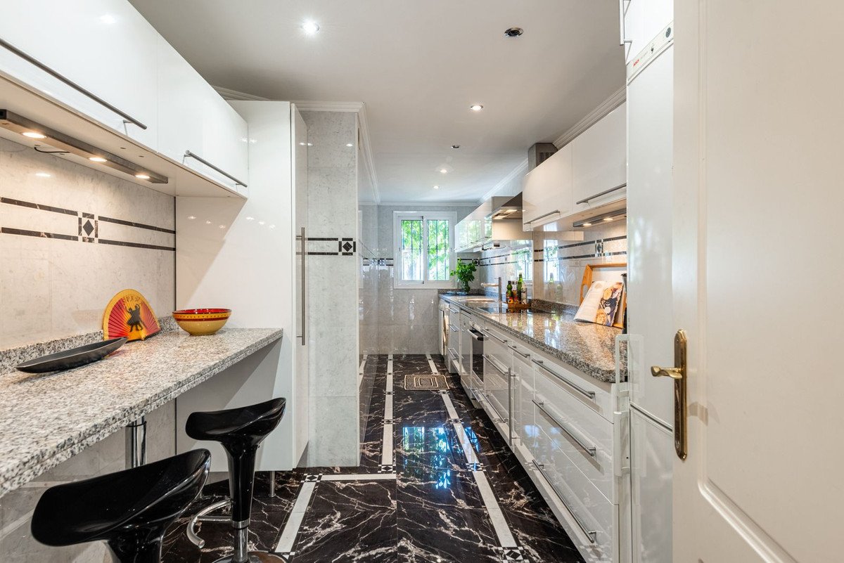 4 Bed Townhouse in Nueva Andalucía