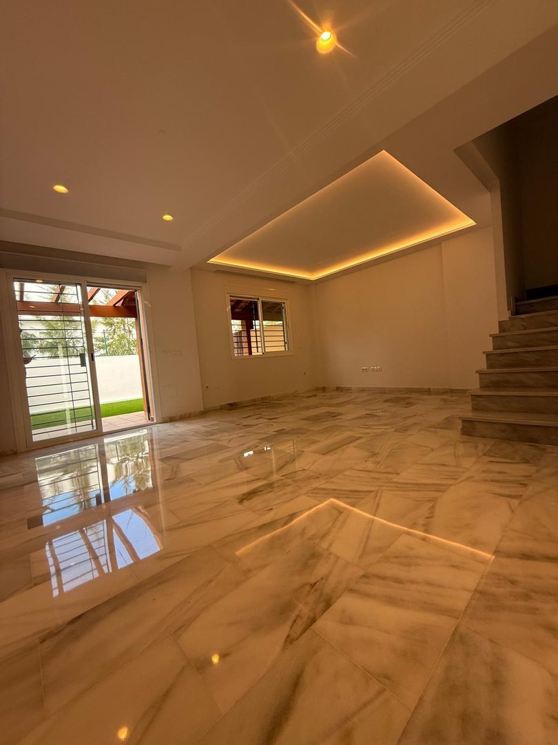 5 Bed Semi-Detached House in Calahonda