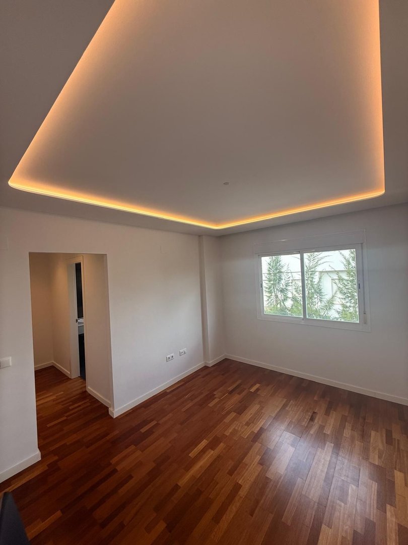 5 Bed Semi-Detached House in Calahonda