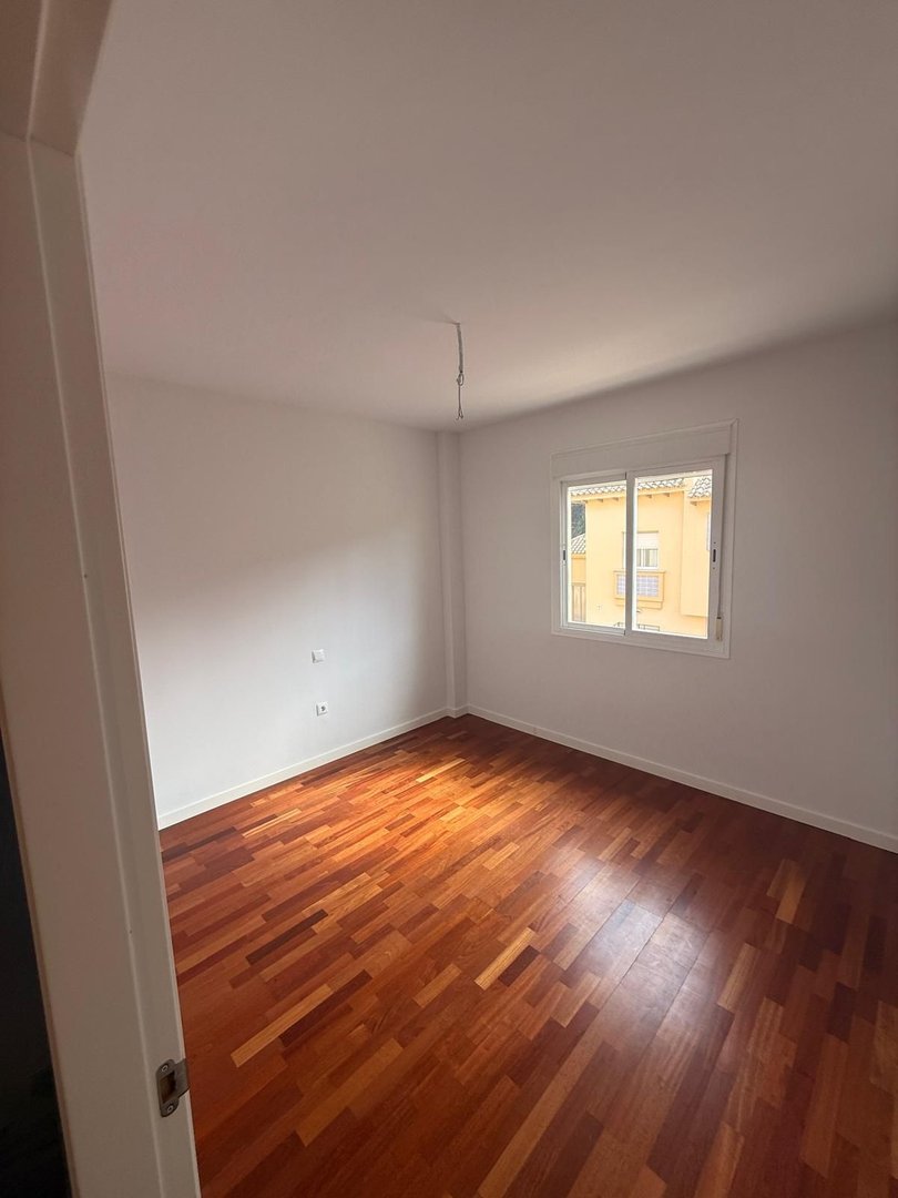 5 Bed Semi-Detached House in Calahonda