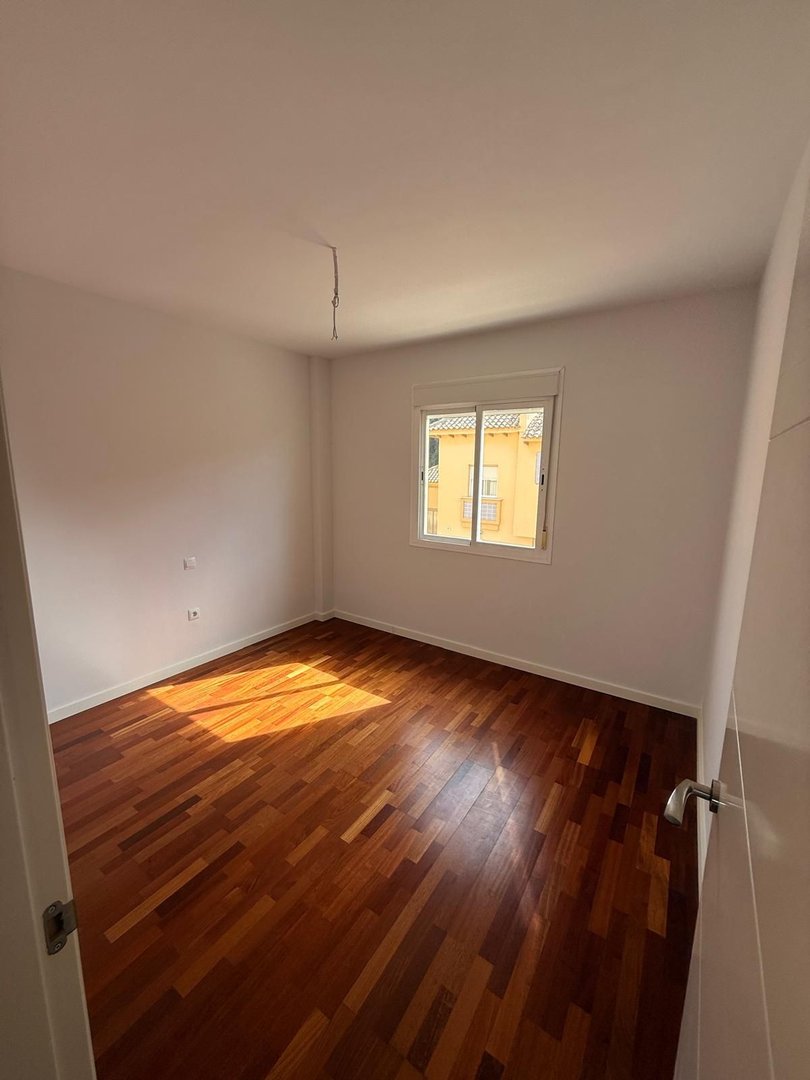 5 Bed Semi-Detached House in Calahonda