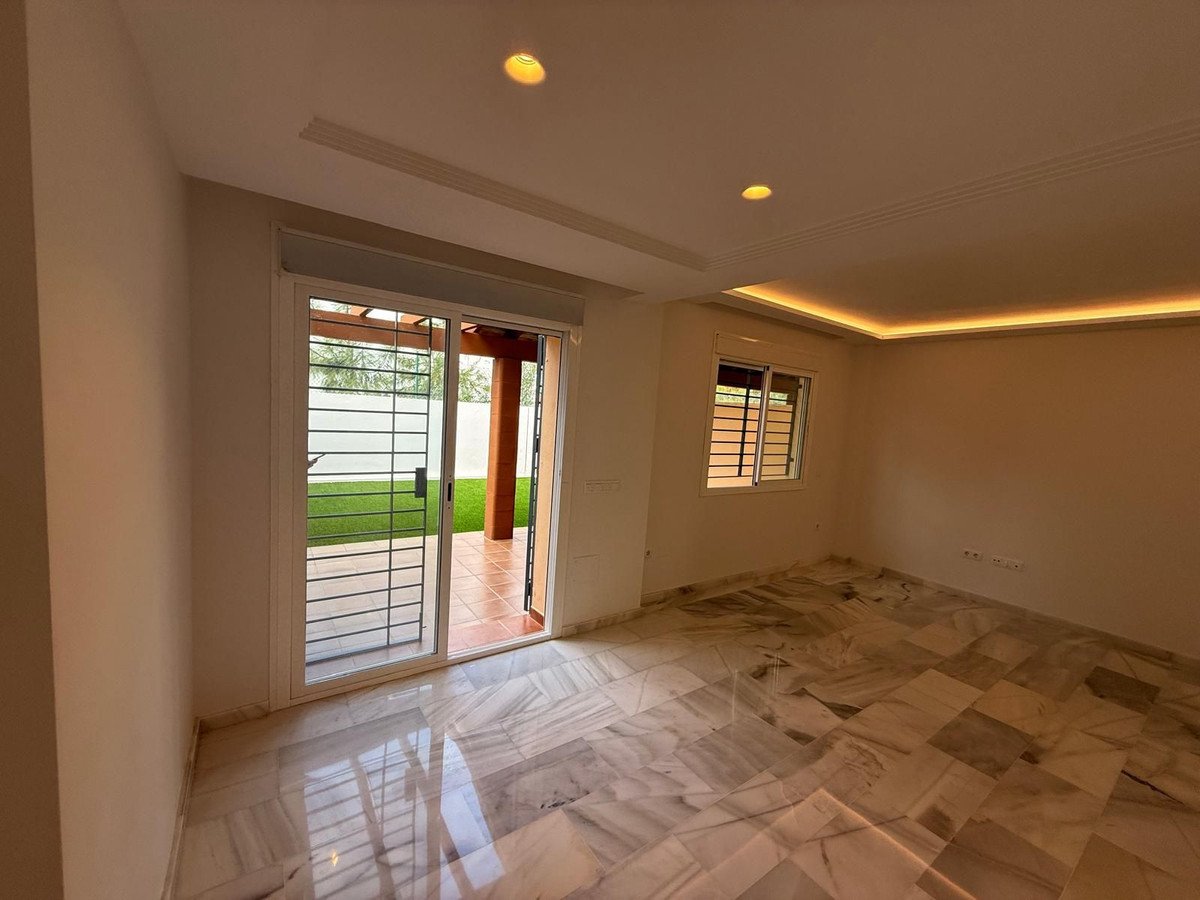 5 Bed Semi-Detached House in Calahonda