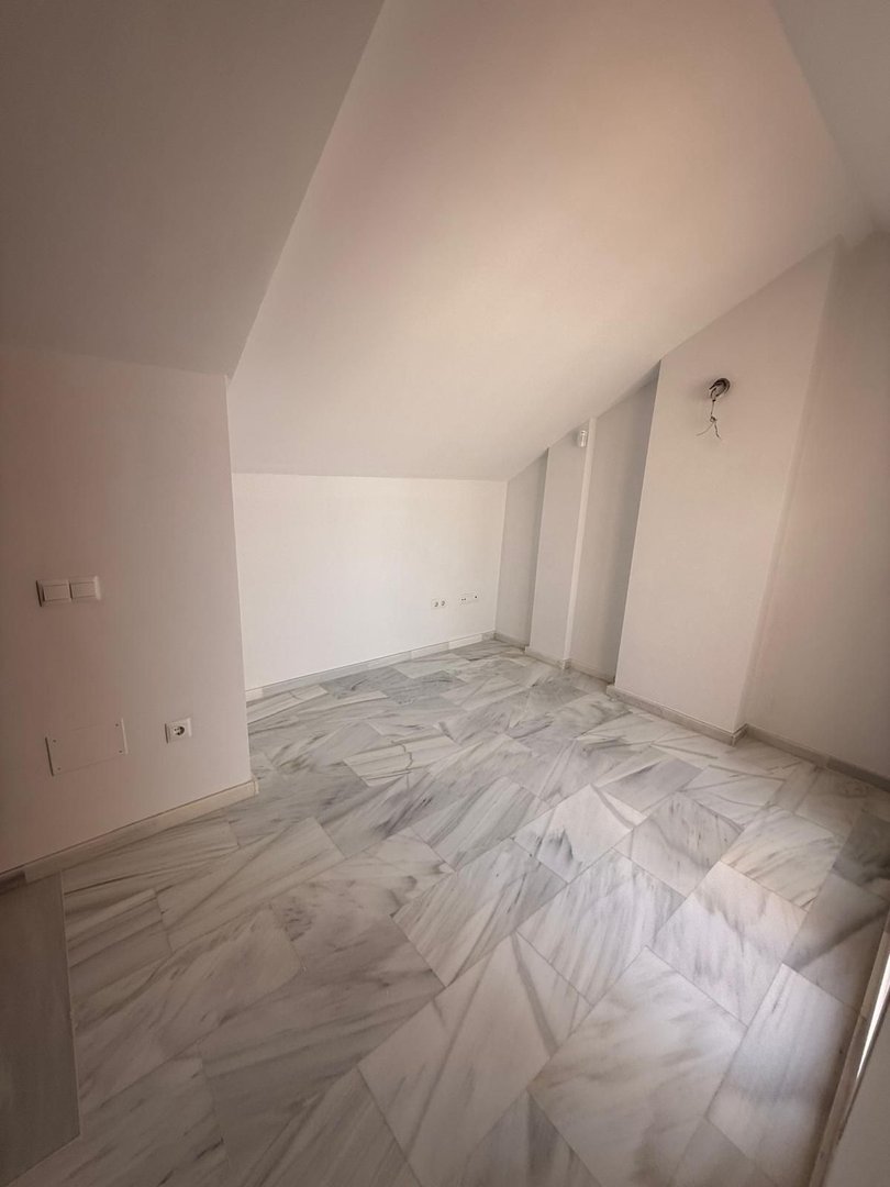 5 Bed Semi-Detached House in Calahonda